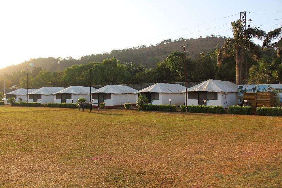 לונבלה Whispering Woods Resort מראה חיצוני תמונה